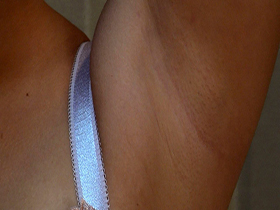 素人娘の全裸図鑑24　今時の女の子11名が恥らいながら脱衣していく様子をじっくり撮影した、変態紳士のためのヘアヌードコレクション　サンプル画像10